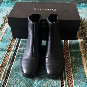 Vionic Skylar Black Ankle Booties